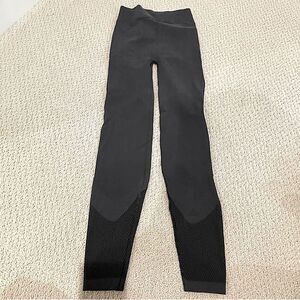 EUC Adidas Seamless Leggings Charcoal Gray Mesh Cutouts Sz. M